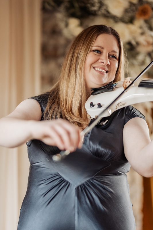 Gallery image 3: yorkshire-violinist
