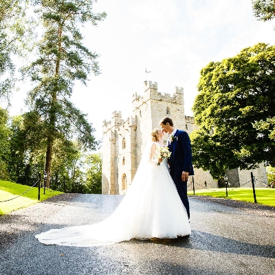 Couples are planning deluxe weddings