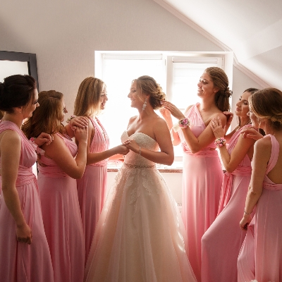Find out how to choose your big-day beauty team with The Style Lounge