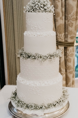 Yorkshire wedding cake designer The Bakery Barn talks showstopping bakes: Image 1