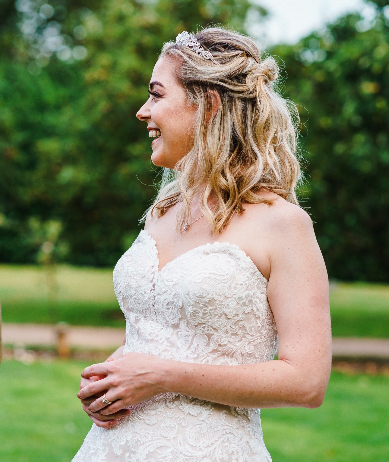 We find out how to get a soft and relaxed bridal hair look from Yorkshire's Sarah Lawrence Hairdressing: Image 1