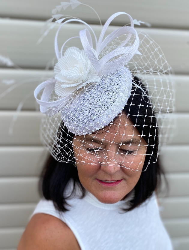 lady wearing white fascinator