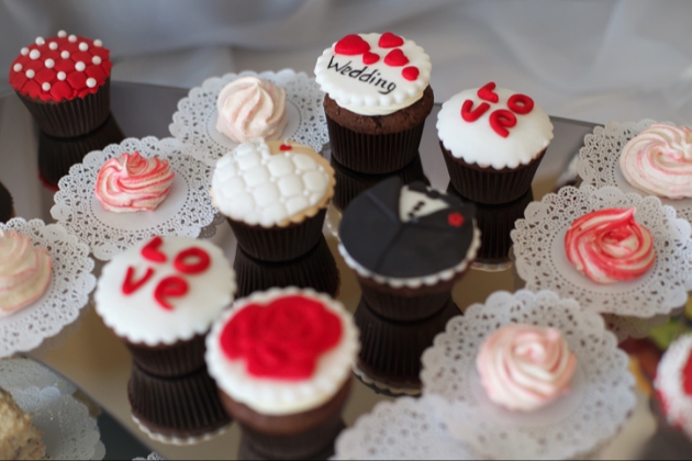 personalised wedding cupcakes
