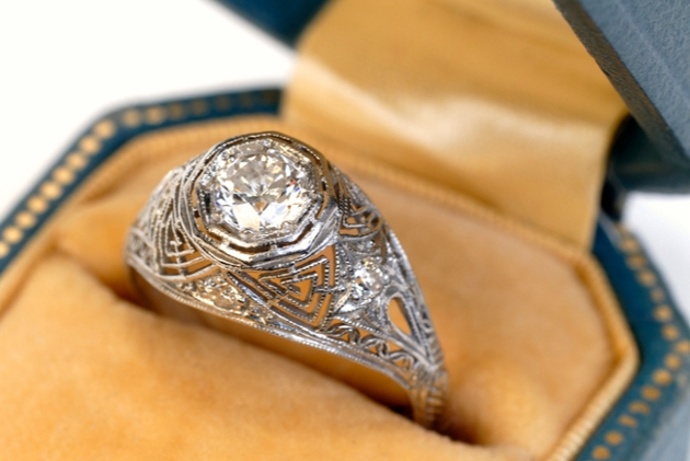 Image on antique ring