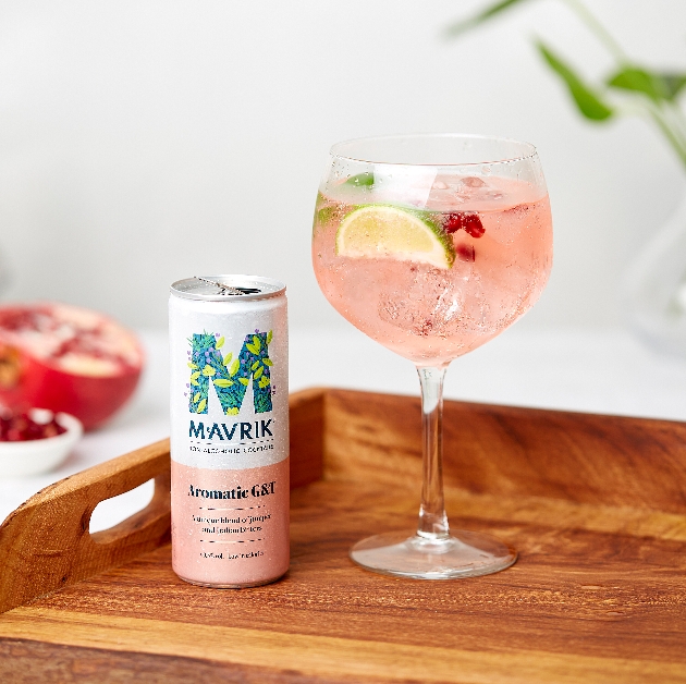 non-alchoholic pink gin in a tin