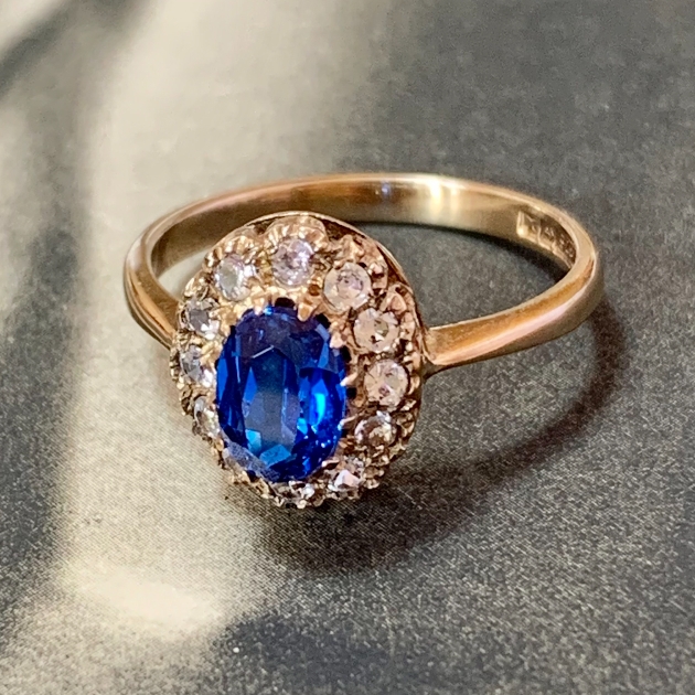 gold ring with blue sapphire