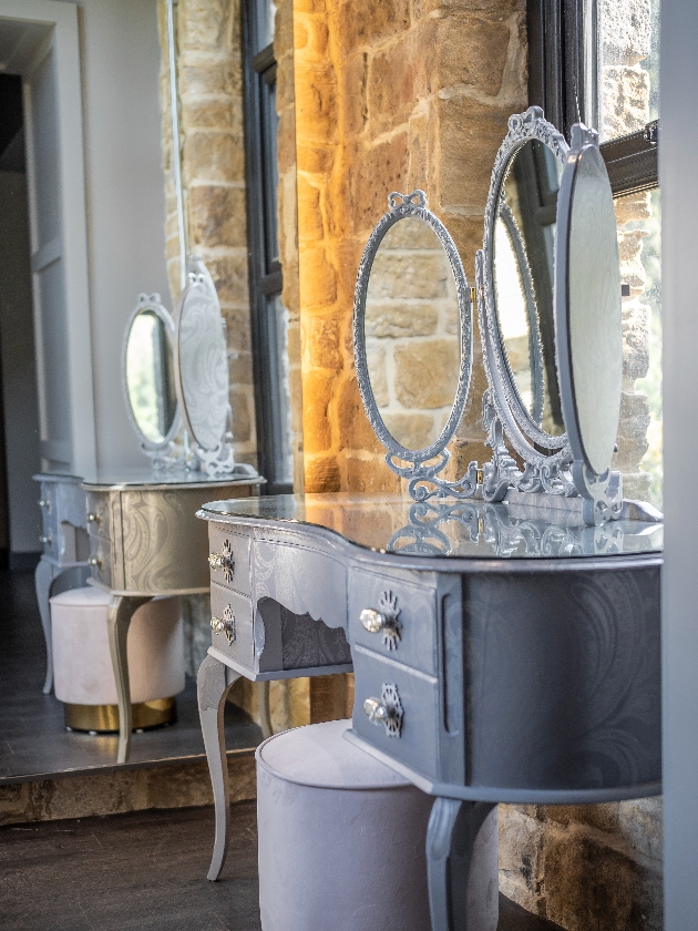 dressing table in grey, in bridal suite