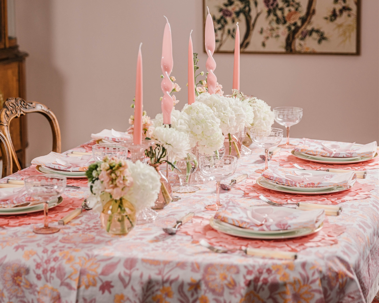 Tableware range in pink