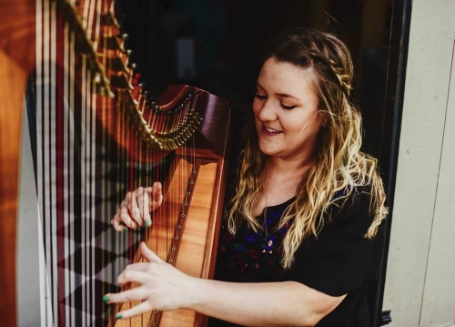 Hannah the Harp